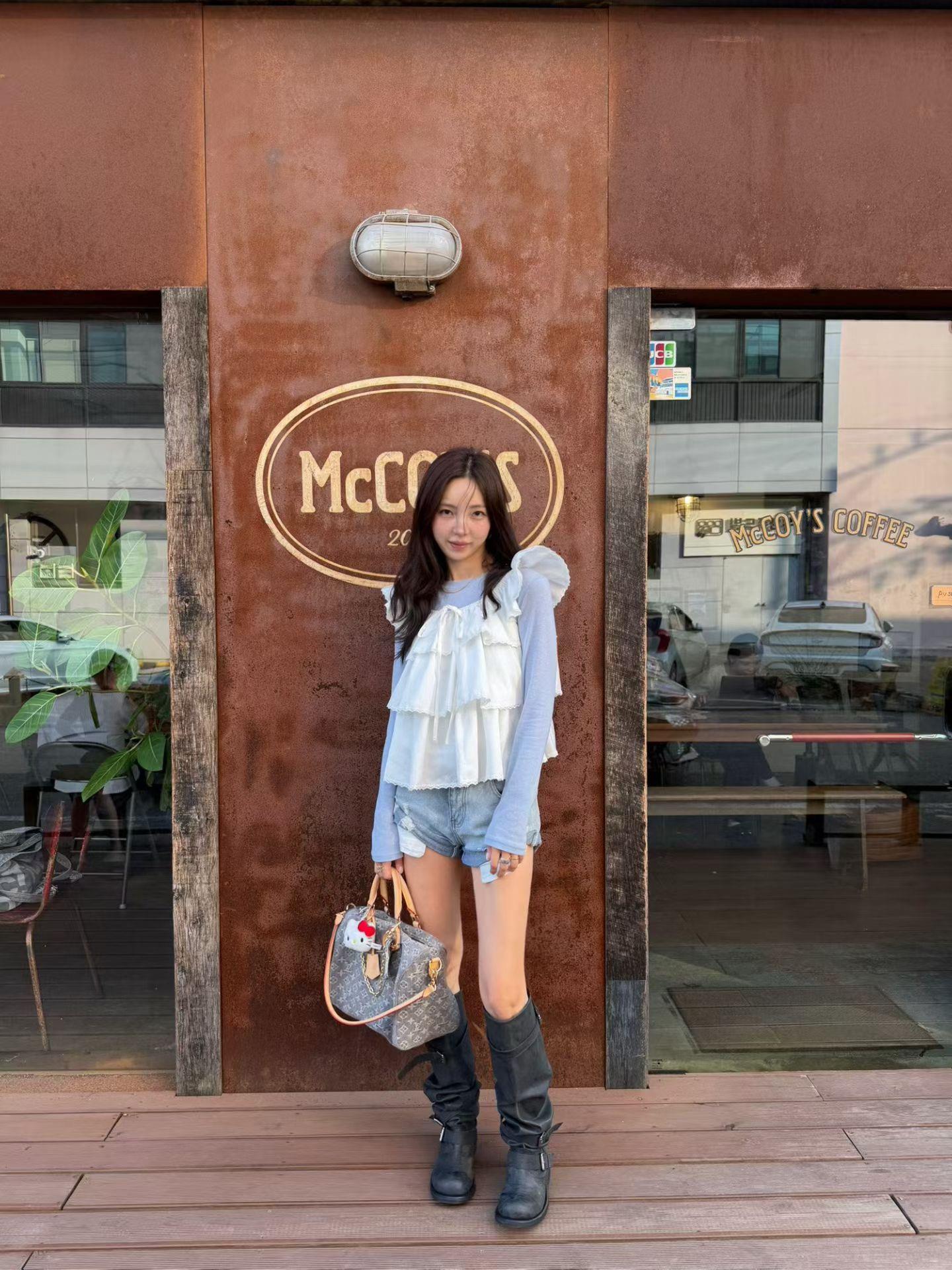 彈性領小蕾絲蛋糕上衣